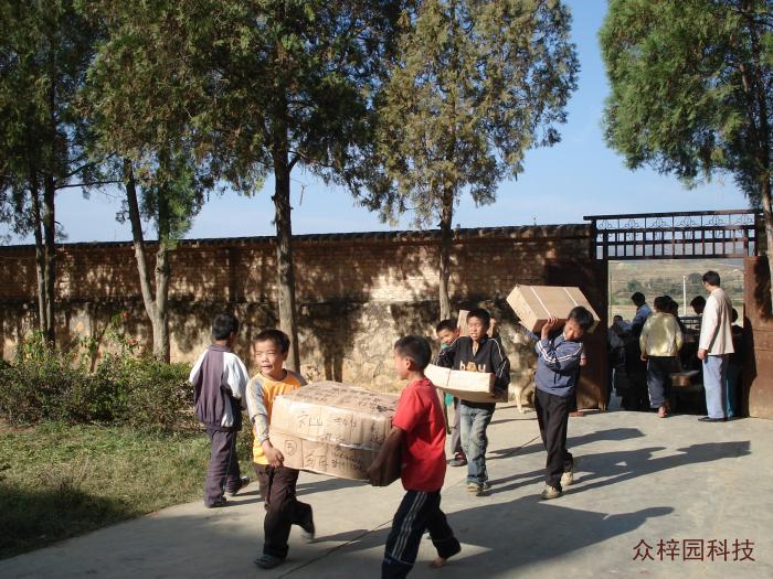 迷洒小学学习用品捐赠